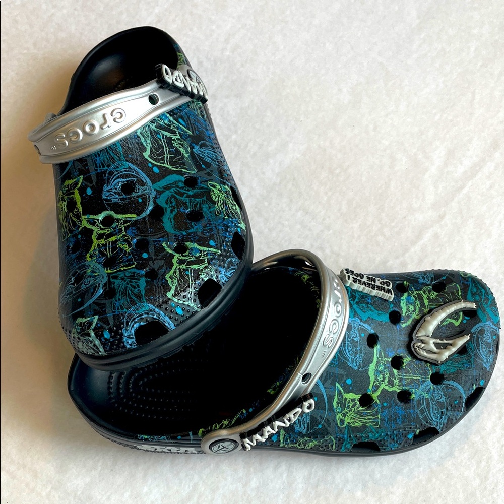CROCS Disney Star Wars. Black and Green. Womens 8 Mens 6
